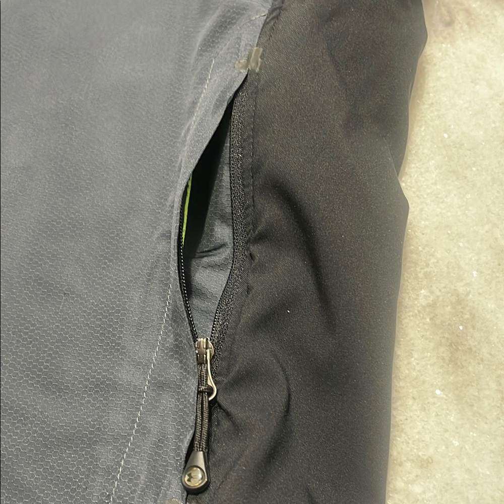 Under Armour Jacket - Picture 4 of 9
